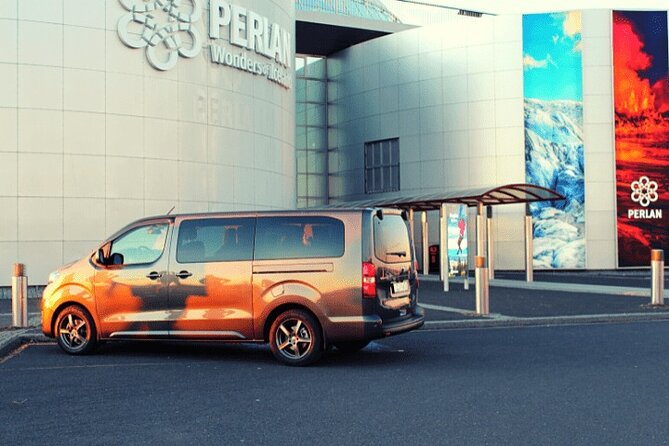 Private Keflavik Airport Transfer (Round trip) - Luggage rules: included bags and the one extra cost to know