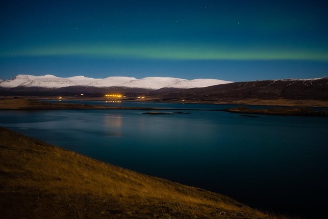 Private Northern lights with photographs - Driving to prime viewing spots with a guide who plans for reality