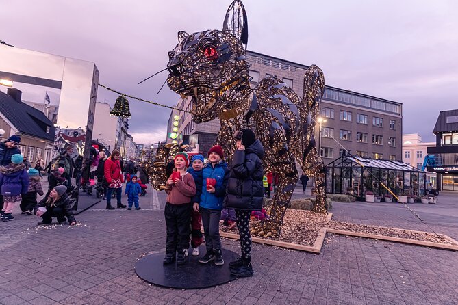 Private Reykjavik Christmas Walking Tour - Warm drinks and pastry: the small comfort that matters