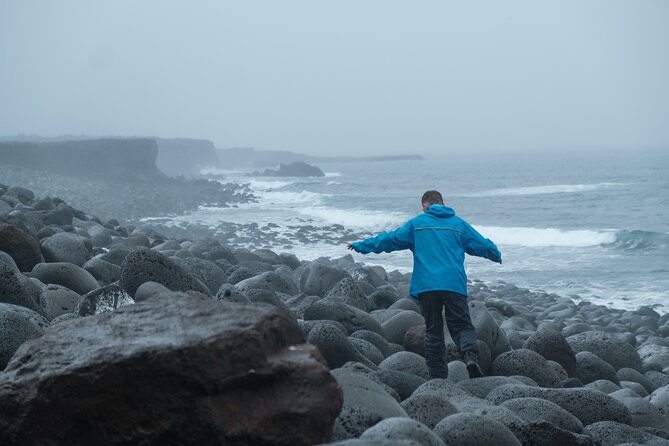 Private Secret Spots of Iceland Full day Tour with Photography by Luke - Kleifarvatn Lake: big size, serious depth, and a quieter pause