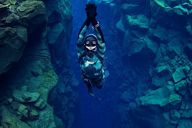 Private Silfra Freedive Tour - Gear, changing rooms, and the comfort stuff you’ll appreciate