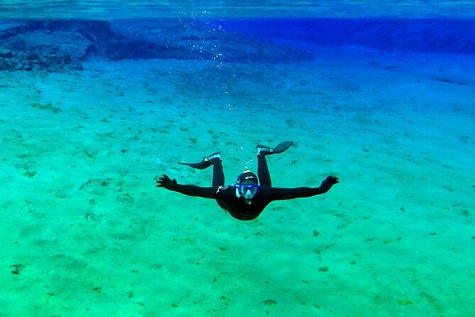 Private Silfra Snorkeling 6 p. group - Meet on Location - with Underwater Photos - Stop at Silfra: Cold Clarity, Tectonic Lines, and Safety That Feels Thoughtful