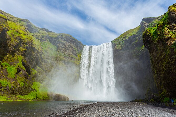 Private South Coast tour / Black Sand Beach, Waterfalls and more - Seljalandsfoss: walk behind the falls with ponchos