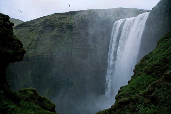 Private South Coast tour in Iceland - Stop 1: Seljalandsfoss and the walk-behind factor