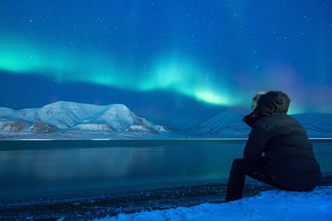 Private Super Jeep Northern lights hunt from Reykjavik - Photo support under the aurora: instant memory, plus your own camera options