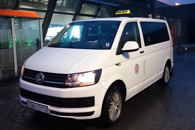 Private Transfer from Keflavik Airport to Reykjavik/surrounding - Pickup and Drop-Off: What the First 5 Minutes Feel Like