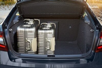 Private Transfer from Reykjavik to Reykjavik Airport KEF by Sedan - Getting Picked Up: Hotel Door Meets Chauffeur Meet-and-Greet