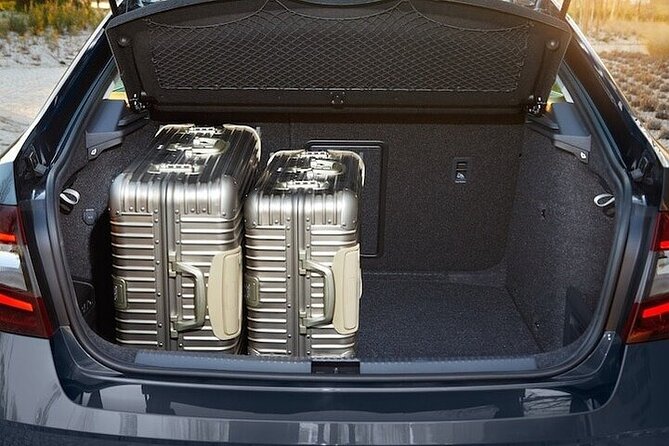 Private Transfer from Reykjavik to Reykjavik Airport KEF by Sedan - Getting Picked Up: Hotel Door Meets Chauffeur Meet-and-Greet