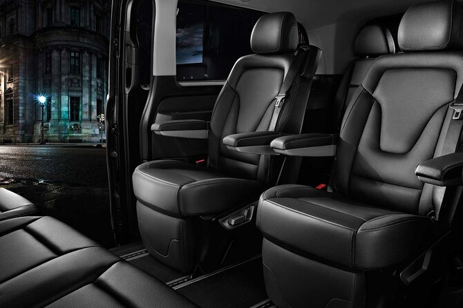 Private transport In Luxury MPV/SUV 5pax Keflavik Airport-RKV - What the Transfer Looks Like: From Pickup to Drop-Off