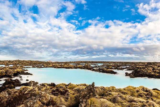 Reykjanes peninsula - Stop 4: Brimketill waves on the lava cliff (and yes, it loves wind)