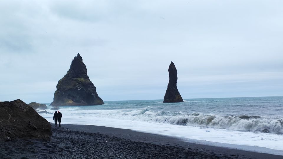 Reykjavík: 2-Day Tour with Icebergs, Glaciers & Waterfalls - Jökulsárlón Glacier Lagoon and Diamond Beach: icebergs, and what the boat adds
