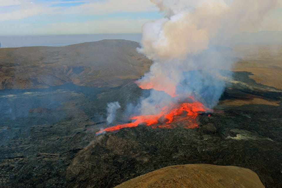 Reykjavik: 45-Minute Volcano Sightseeing Helicopter Tour - Small Detours, Like a Locked Door: A Practical Tip