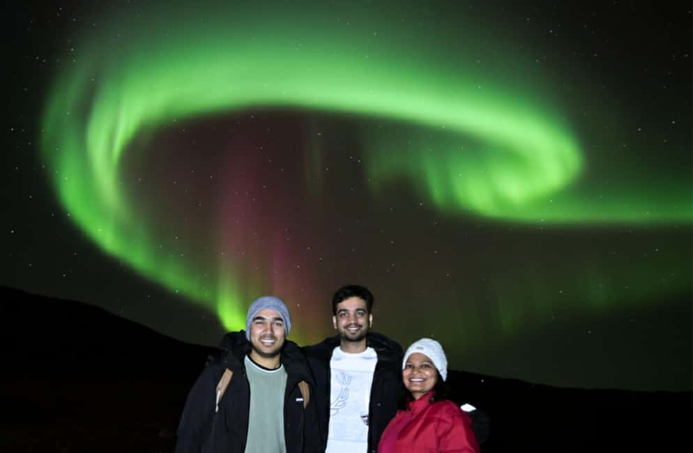 Reykjavík: 4x4 Minibus Northern Lights with Photo and Cocoa - Key things that make this Northern Lights minibus tour worth your night