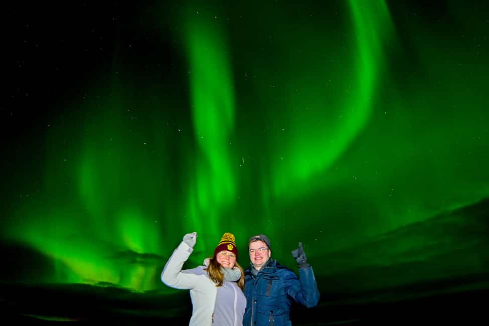 Reykjavík: 4x4 Minibus Northern Lights with Photo and Cocoa - Reykjavik at Night: The Real Value of a 4x4 Aurora Hunt