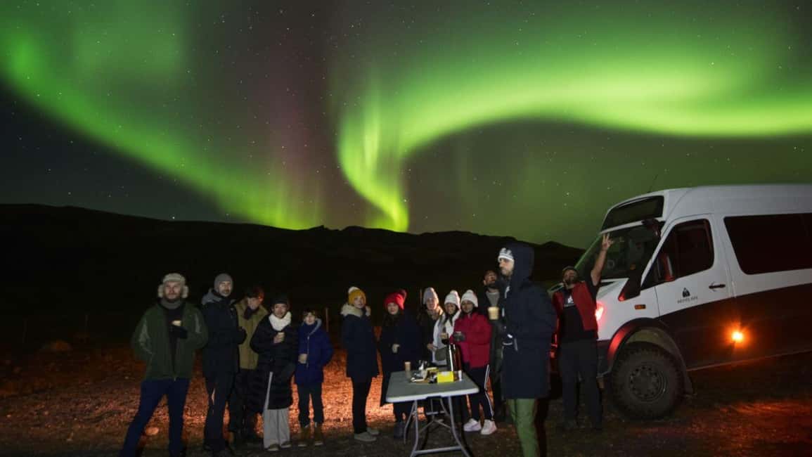 Reykjavík: 4x4 Minibus Northern Lights with Photo and Cocoa - Inside the minibus: warmth, space, and WiFi for the long waiting game