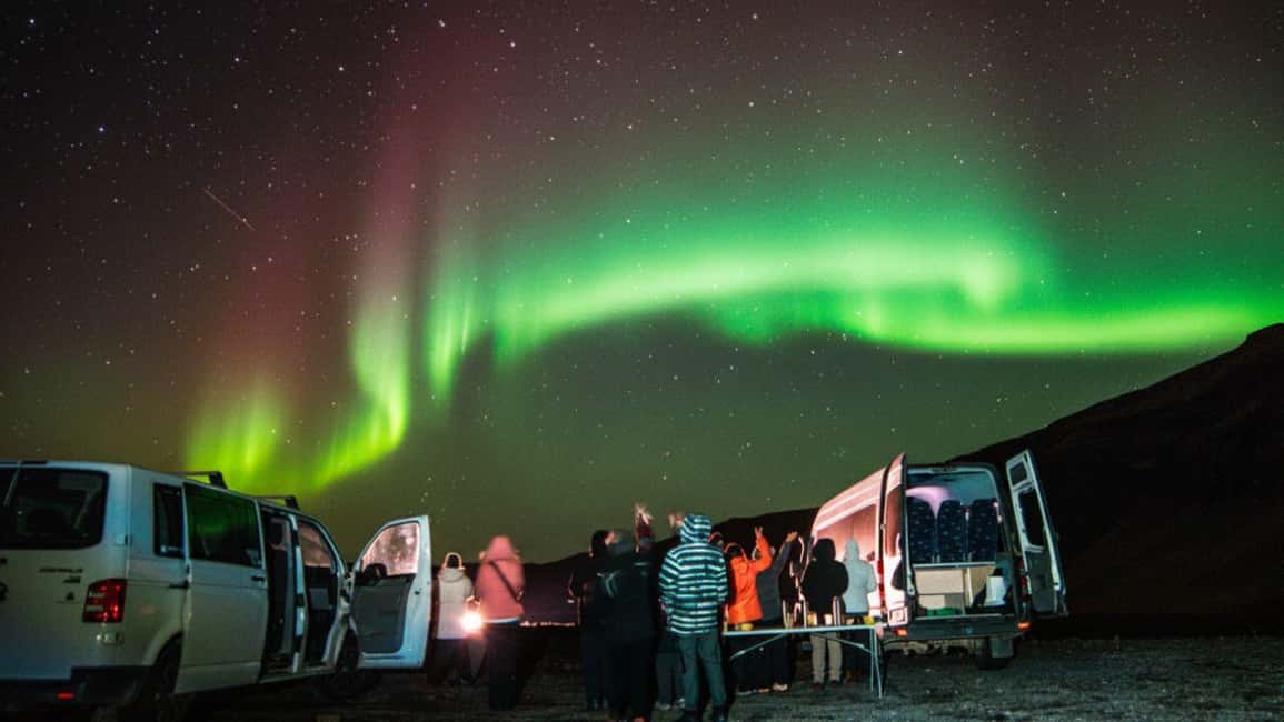 Reykjavík: 4x4 Minibus Northern Lights with Photo and Cocoa - Pickup and drop-off: How you join the group around central Reykjavik
