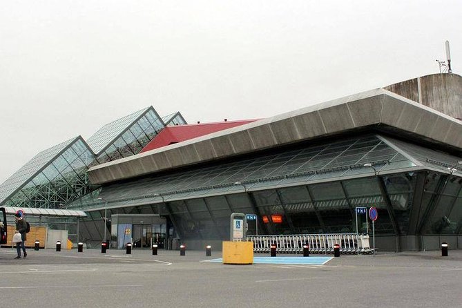 Reykjavik area to Keflavik Private Luxury Airport Transfer - The drive itself: what the “about 50 minutes” really means