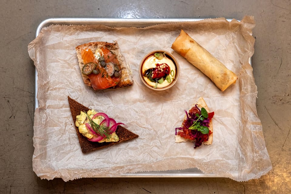Reykjavik: Christmas Food Tour with Tastings and Drinks - Key things that make this Christmas tour work