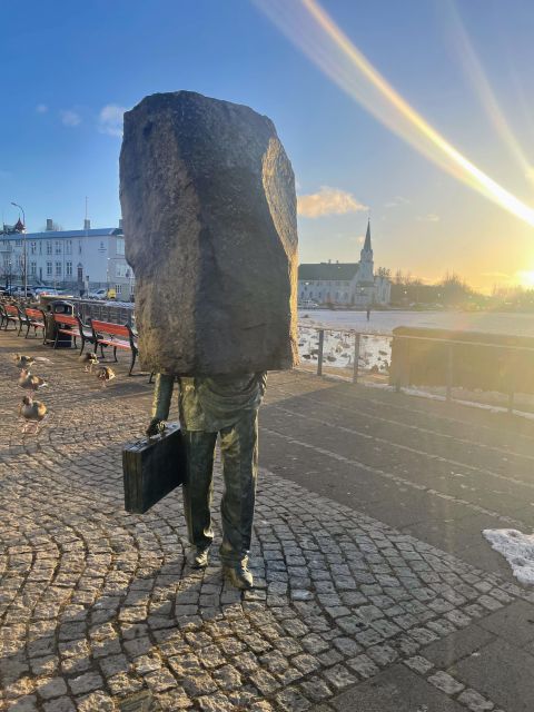 Reykjavik: City Walking tour in Small Group with Local Guide - Finding Your Guide at Hallgrímskirkja and the Leifur Eriksson View