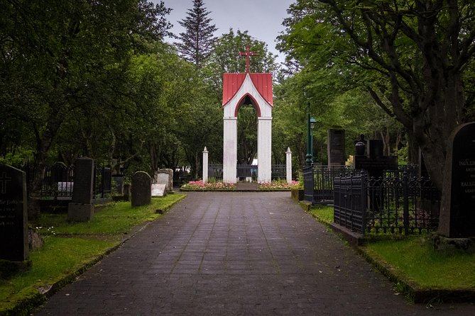 Reykjavik Folklore Walking Tour: Meet the Elves, Trolls & Ghosts of Iceland - Stop 3: Cathedral of Christ the King—trolls and church don’t get along
