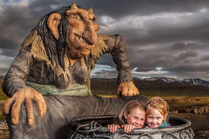 Reykjavik Folklore Walking Tour: Meet the Elves, Trolls & Ghosts of Iceland - Stop 4: Hólavallagarður and the Deacon of Dark River ghost story