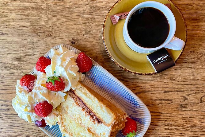 Reykjavik Food and Drink Adventure - Local Evening Experience - Arnarhóll and the statue: how the guide turns a corner into a story