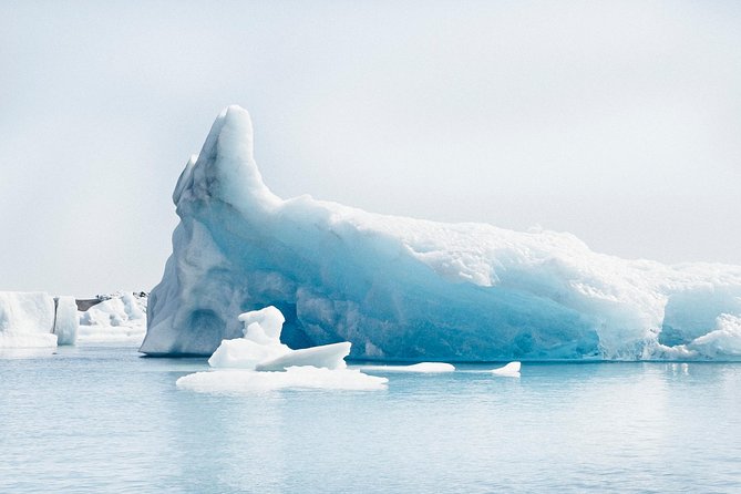 Reykjavik: Glacier Lagoon Boat Ride & South Coast Full Day Tour - The Vík stop: a real chance to eat and reset