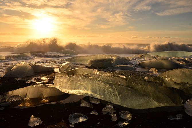 Reykjavik: Glacier Lagoon & Fjaðrárgjúfur Canyon Small-Group Tour - Why this south-coast day feels easier than renting a car