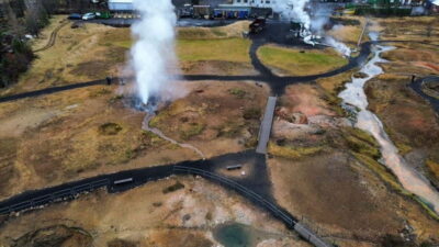 Reykjavík: Golden Circle, 2 Geysers & Geothermal Bakery Tour - Hveragerði Geothermal Springs and the Eilífur Geyser Timing