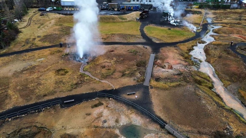 Reykjavík: Golden Circle, 2 Geysers & Geothermal Bakery Tour - Hveragerði Geothermal Springs and the Eilífur Geyser Timing