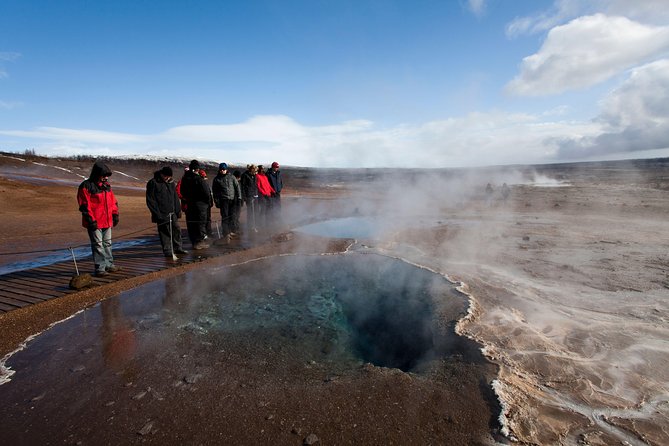 Reykjavik: Golden Circle and Northern Lights Small-Group Tour - What to Wear for Winter Roads (And Cold Sky Watching)