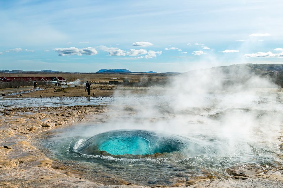Reykjavik: Golden Circle Day Trip with Blue Lagoon Transfer - Thingvellir UNESCO Park: Walking between tectonic plates