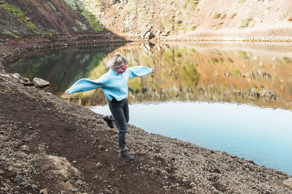 Reykjavik: Golden Circle Full-Day Tour with Kerid Crater - Þingvellir National Park: walking on the tectonic plates