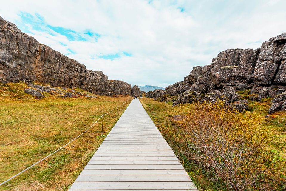 Reykjavik: Golden Circle Full-Day Tour with Kerid Crater - Bus comfort, timing, and what to do with the cold