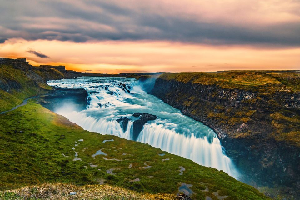 Reykjavik: Golden Circle, Tomato Farm and Kerið Crater Tour - Golden Circle icons plus Kerið crater, without the usual detours