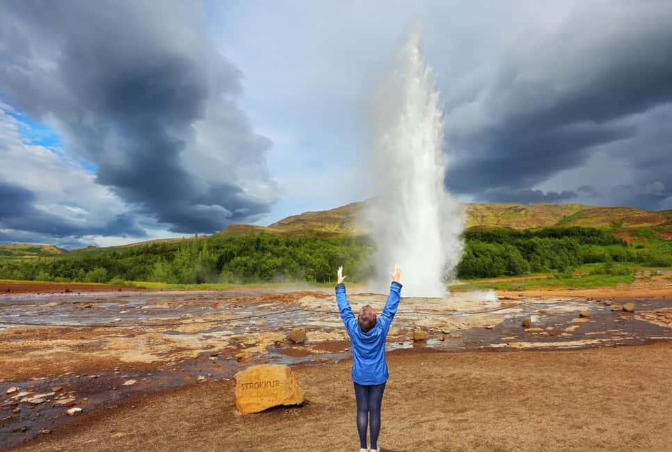 Reykjavik: Golden Circle Tour and Sky Lagoon Entry Ticket - Thingvellir: Where You Can Feel the Earth Moving