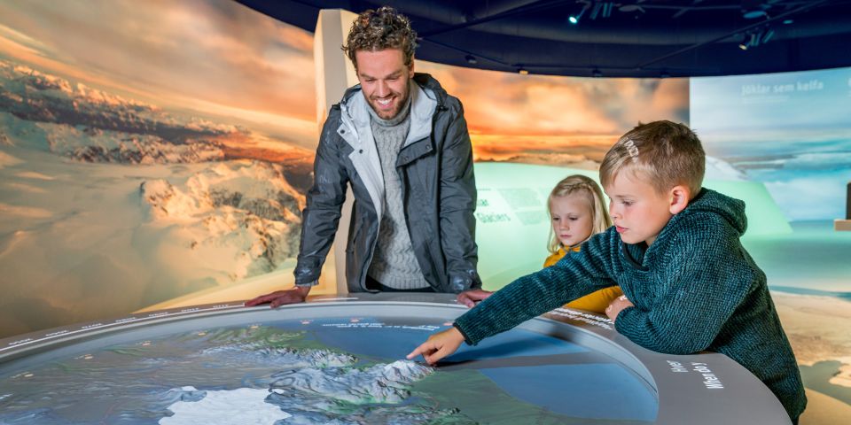 Reykjavík: Golden Circle Tour & Perlan Museum Tour - Hveragerði Break: A Small Stop That Helps the Long Day