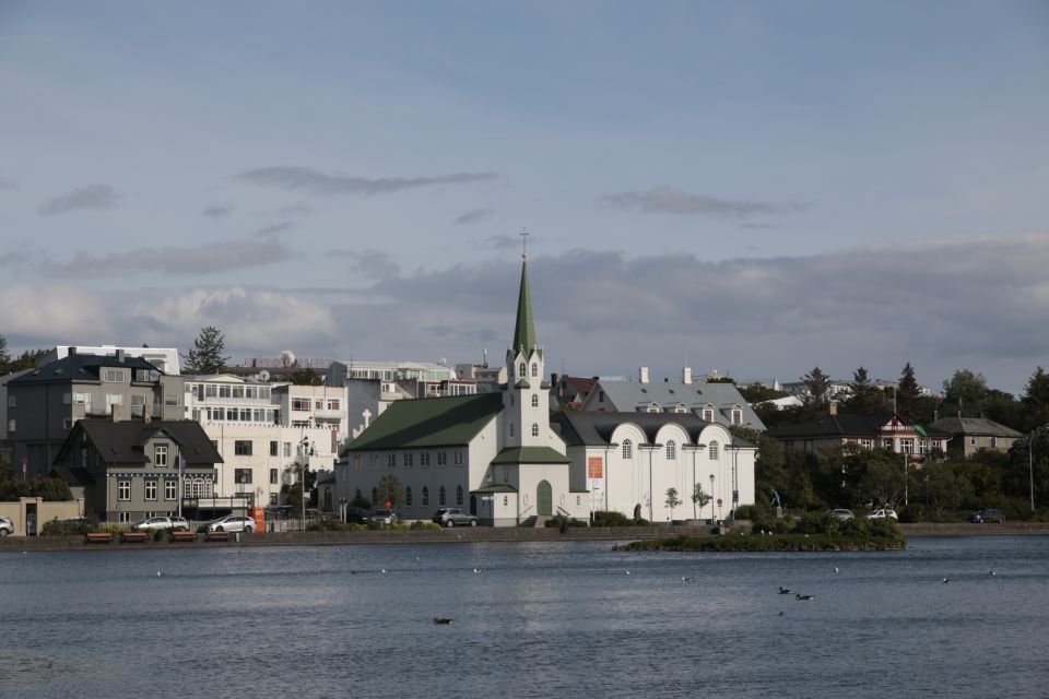 Reykjavik: Guided City Walking Tour - 2h40 of Reykjavik facts, photos, and local tastings