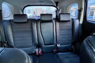 Reykjavik Iceland : Private transfer From / To KEF airport - The 45-Minute Drive to Reykjavik: Comfort and Real-Time Guidance