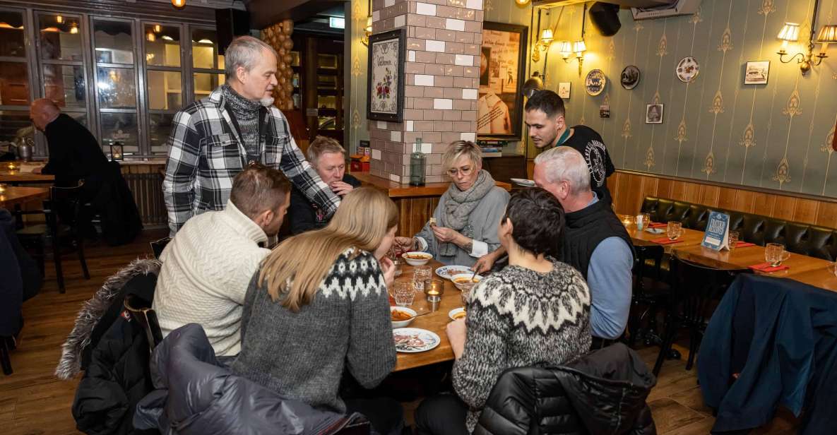 Reykjavik: Icelandic Food Tour - Finding Hlöllabátar and getting set for the walk