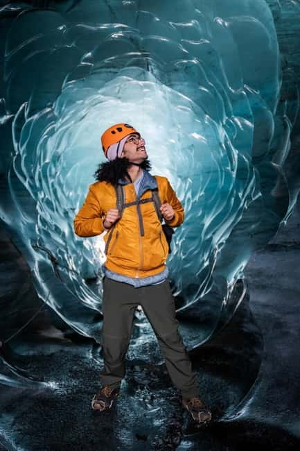 Reykjavik: Katla Ice Cave & South Coast Waterfalls Tour - Hvolsvöllur and Vik: short stops that keep momentum (and why snacks help)