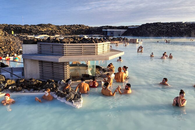 Reykjavík/Keflavík–Blue Lagoon, Silica & Retreat Transfer - The timing that matters: 20 minutes from Keflavík, 45 minutes to Reykjavik