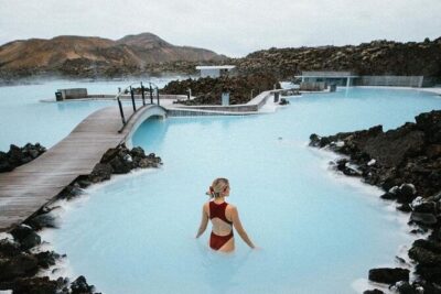 Reykjavík/Keflavík–Blue Lagoon, Silica & Retreat Transfer - Airport pickup with flight tracking and real waiting time