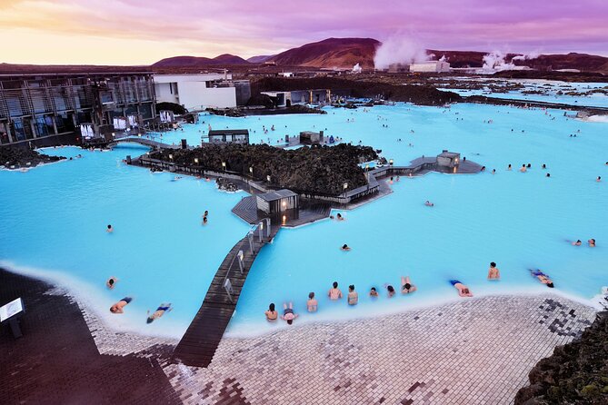 Reykjavík/Keflavík–Blue Lagoon, Silica & Retreat Transfer - Luggage space and child seat rules that keep things stress-free
