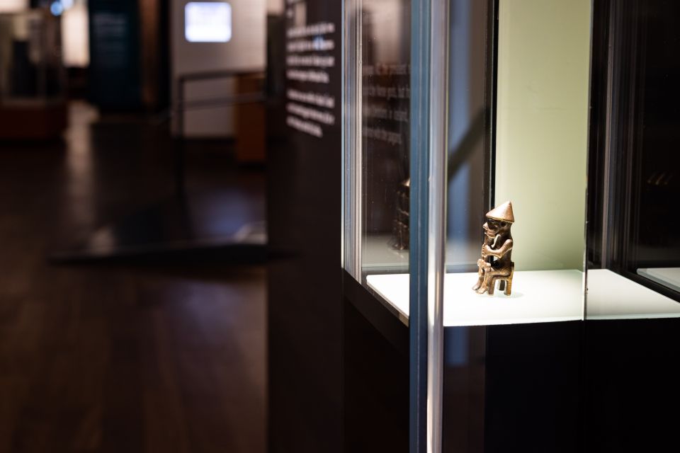 Reykjavík: National Museum of Iceland Entry Ticket - Audio guide in 10 languages: how to use it without getting lost