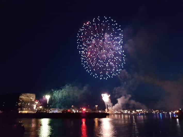 Reykjavík: New Year's Eve Northern Lights Yacht Cruise - A 90-minute New Year’s Eve plan that fits Reykjavík perfectly