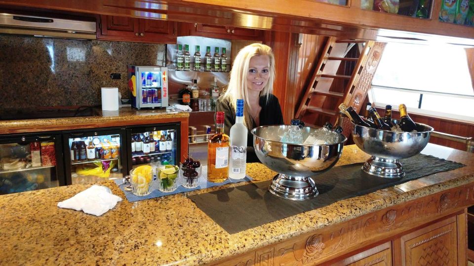 Reykjavik: New Years Fireworks Midnight Cruise - Champagne at Midnight: Countdown, Toast, and On-Board Comfort