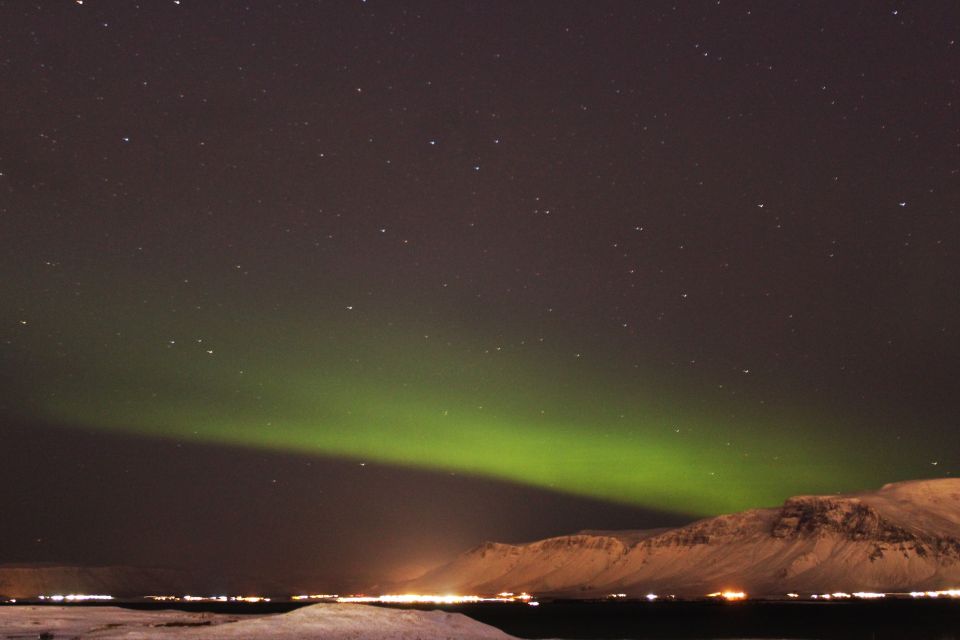 Reykjavík: Northern Lights Cruise - Imagine Peace Tower beam (October to December)