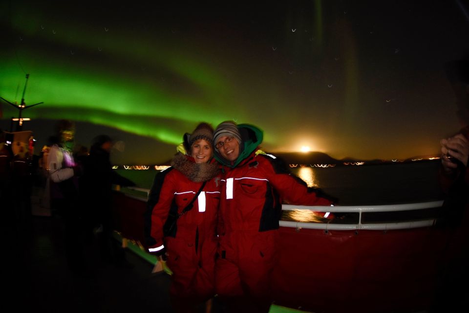 Reykjavík: Northern Lights Cruise - Warm overalls, heated indoor space, and actually planning for cold