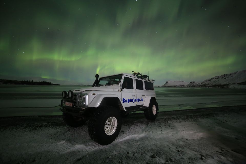 Reykjavik: Northern Lights Experience by Superjeep - The drive out: trading city glow for darker skies